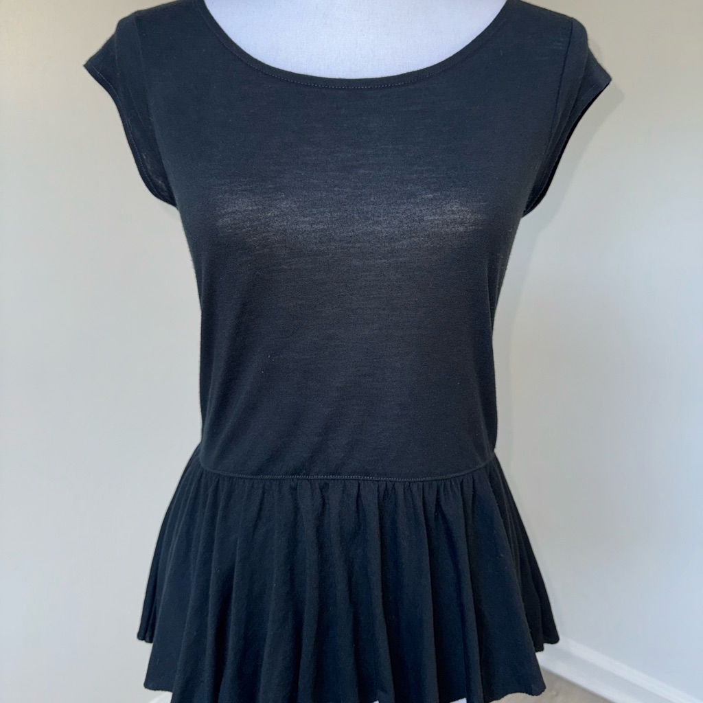 American Eagle Black Peplum Top Women’s Small Scoop Neck Cap Sleeve Keyhole Back